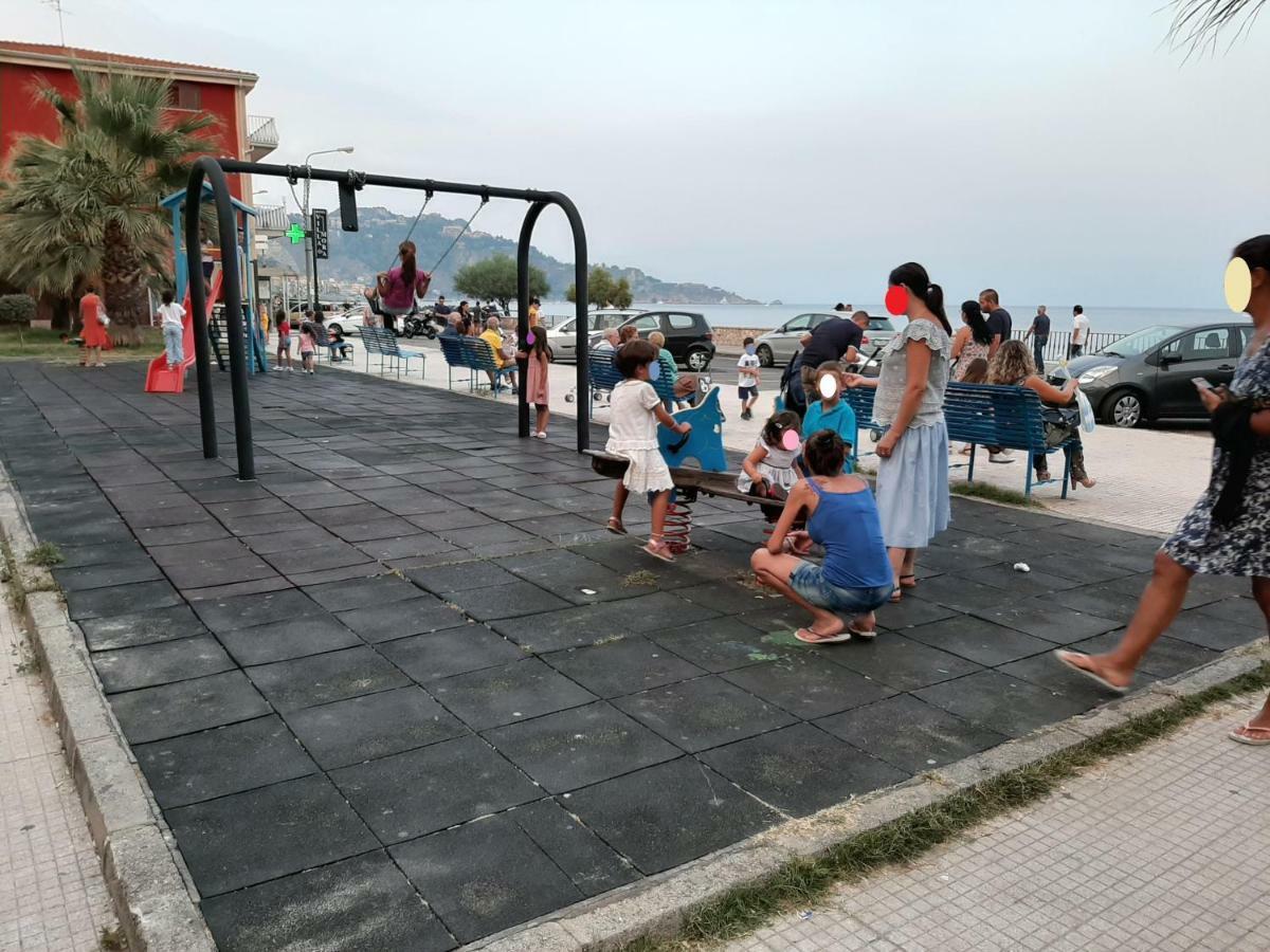 La Casa Nel Vicolo Appartement Giardini-Naxos Buitenkant foto