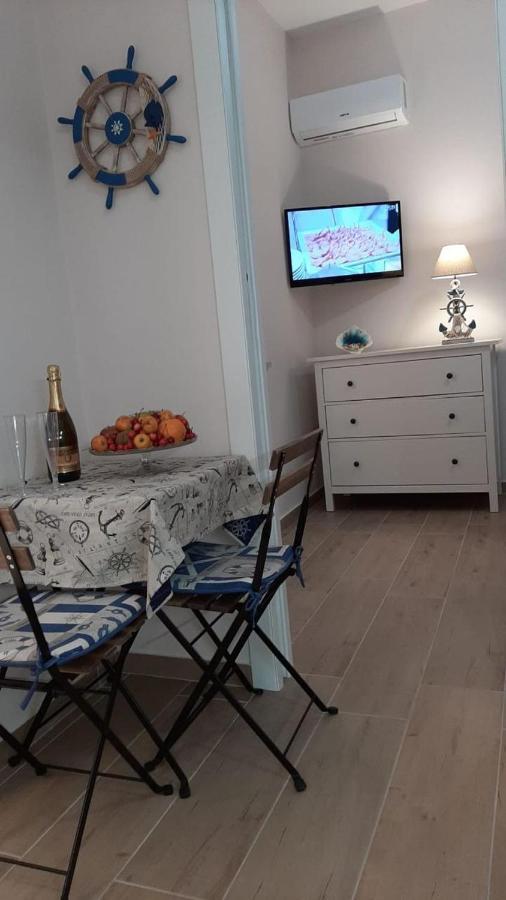 La Casa Nel Vicolo Appartement Giardini-Naxos Buitenkant foto
